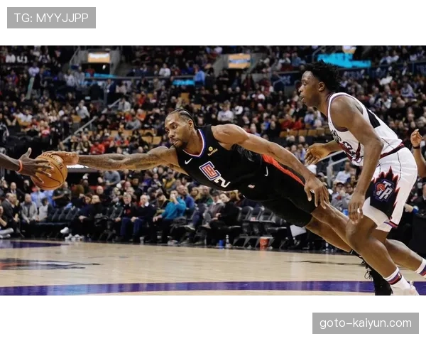 快船利用对手失误转化得分 全场12次抢断展现防守压迫